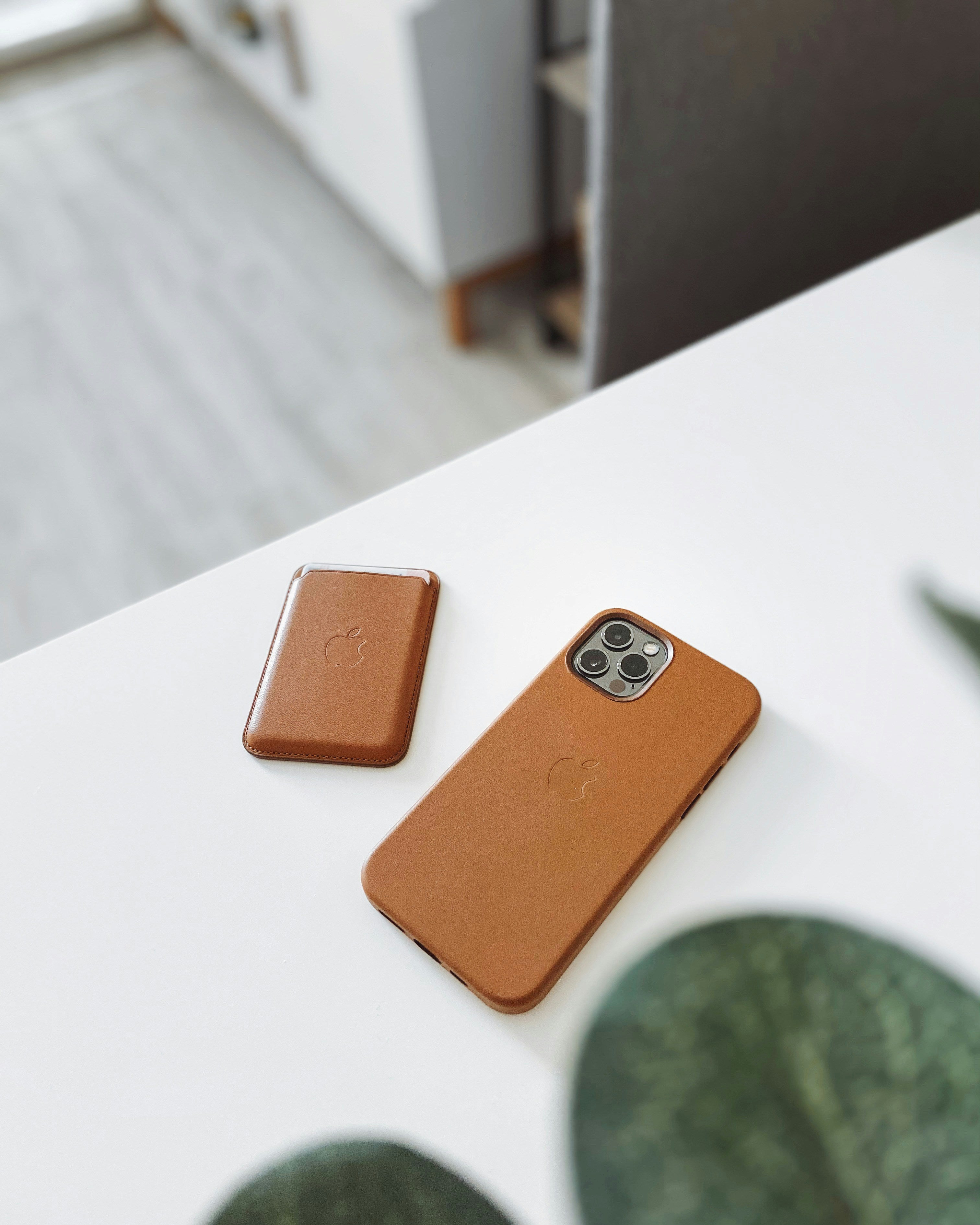 Apple iPhone Leder Wallet mit MagSafe – Braun