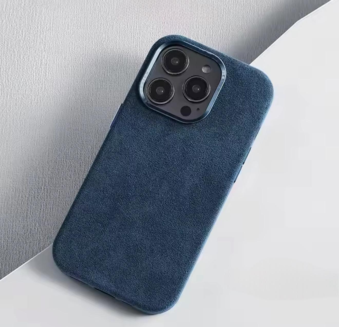 Case & Co. iPhone 16 Pro Max Alcantarra Case mit MagSafe – Marineblau