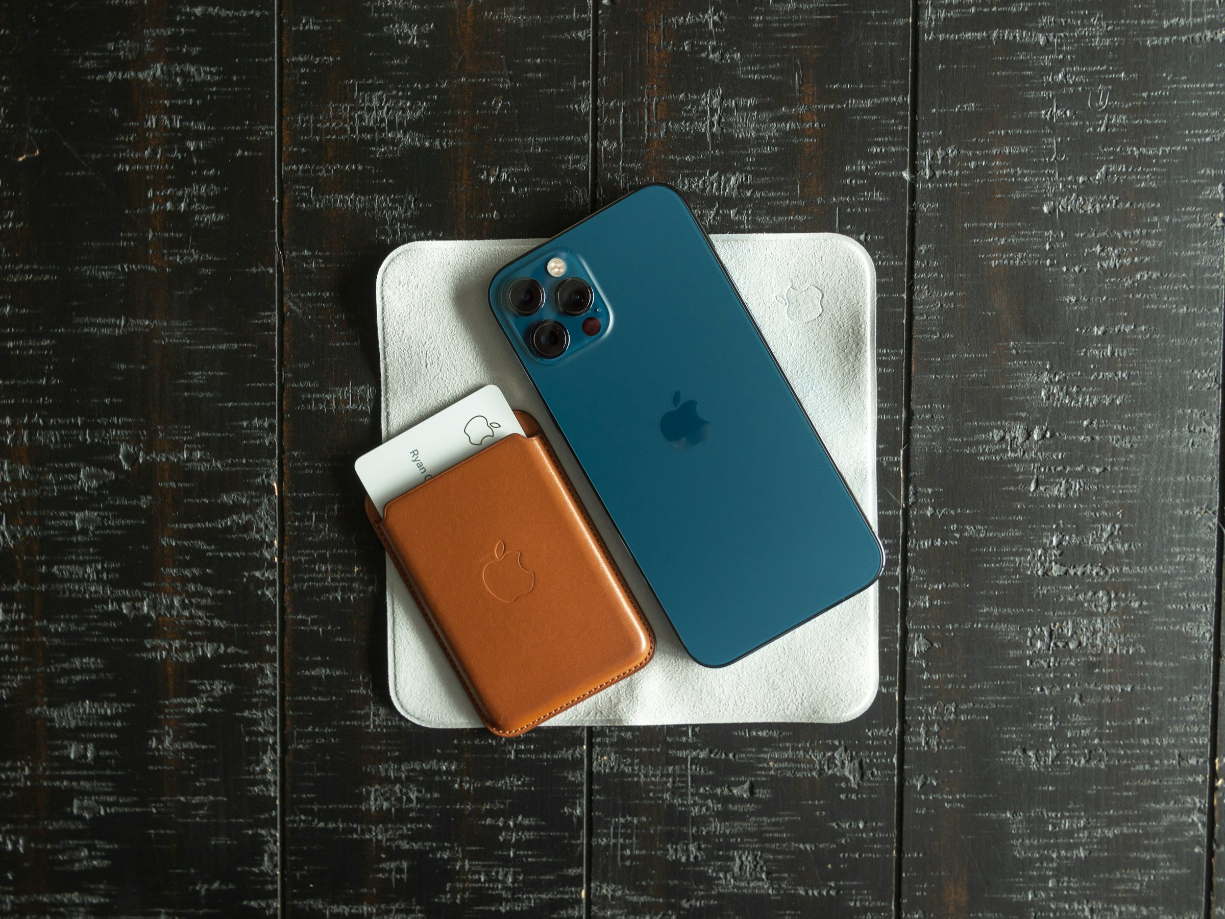 Apple iPhone Leder Wallet mit MagSafe – Braun
